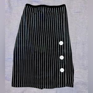 3 FOR $15 🙌🏼 XS/S Black and White Pinstriped Mini Skirt Open Cut Out Back Sexy